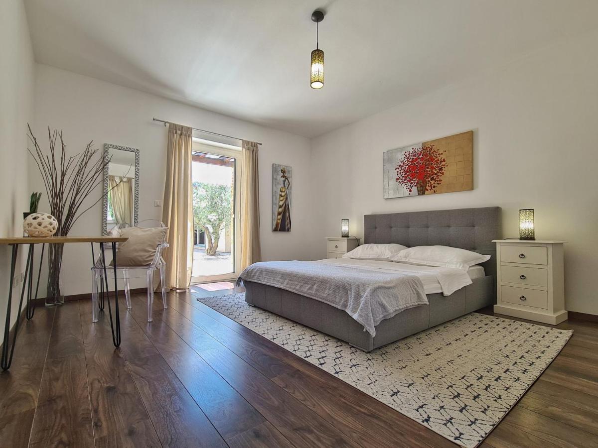 Spacious Villa With Pool, Indoor Jacuzzi And Sauna Near Porec Višnjan Exterior foto