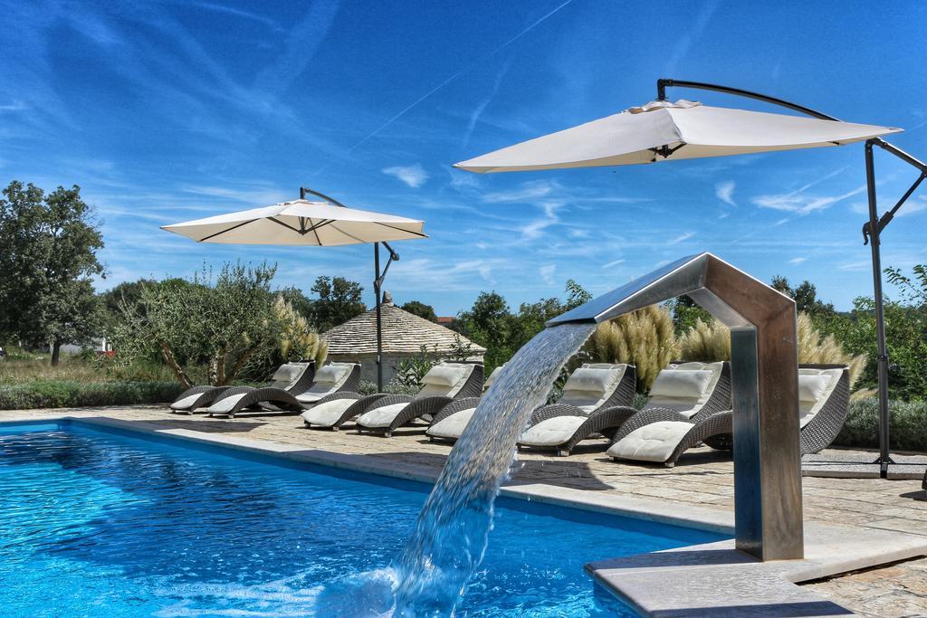 Spacious Villa With Pool, Indoor Jacuzzi And Sauna Near Porec Višnjan Exterior foto